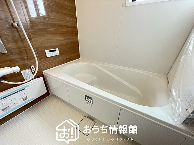 現地写真（浴室）
浴室暖房乾燥機付き。１坪タイプで広々です。
