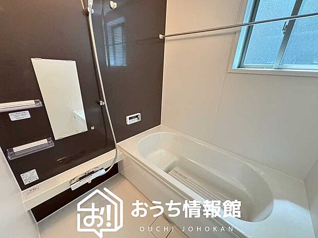 現地写真（浴室）
浴室暖房乾燥機付き。１坪タイプで広々です。