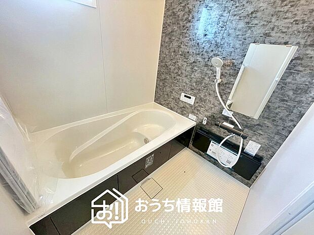 現地写真(浴室)
浴室暖房乾燥機付き。1坪タイプで広々です。
