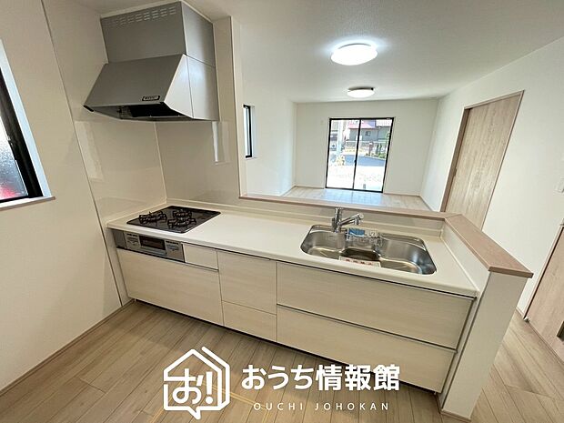 現地写真(キッチン)
収納たっぷりのシステムキッチン、浄水器付水栓を標準装備しています。