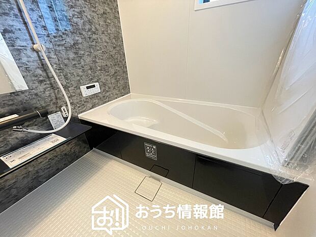 現地写真(浴室)
浴室暖房乾燥機付き。1坪タイプで広々です。
