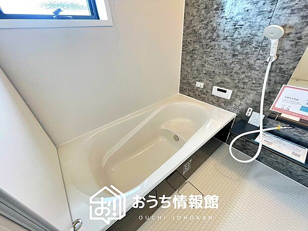 現地写真(浴室)
浴室暖房乾燥機付き。1坪タイプで広々です。
