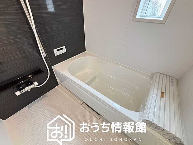 現地写真(浴室)
浴室暖房乾燥機付き。1坪タイプで広々です。