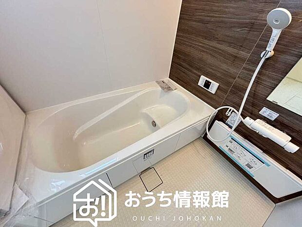 現地写真（浴室）
浴室暖房乾燥機付き。１坪タイプで広々です。