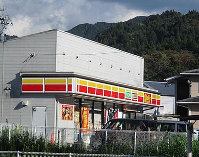 デイリーヤマザキ岩村中央店 850m(徒歩11分)