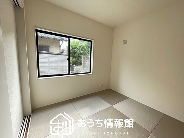 【現地写真(和室)】大壁仕様の新和室。くつろぎの空間です。