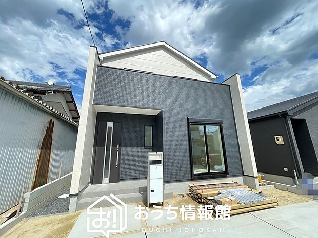 【現地写真(外観)【1号地】】雨で汚れを落とし、耐久性・耐候性に優れた外壁を使用しています。