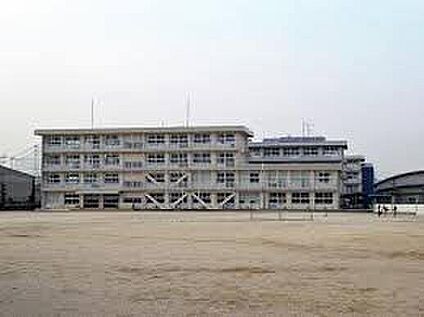 神戸町立神戸中学校 650ｍ(徒歩9分)