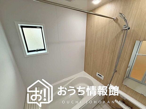 【現地写真(浴室)】浴室暖房乾燥機付き。1坪タイプで広々です。