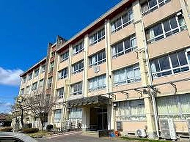 岐阜市立本荘中学校(約950m)