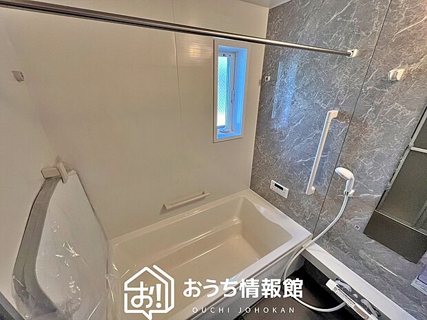 【現地写真(浴室)】浴室暖房乾燥機付き。1坪タイプで広々です。