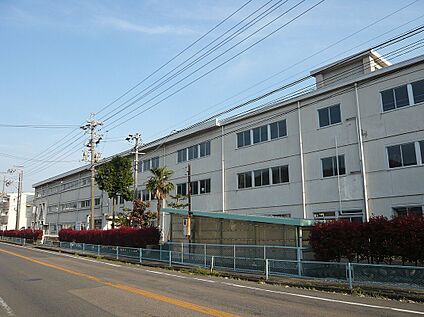 岐阜市立長森北小学校 400ｍ(徒歩5分)