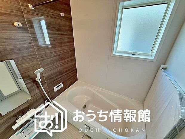 【現地写真(浴室)】浴室暖房乾燥機付き。1坪タイプで広々です。