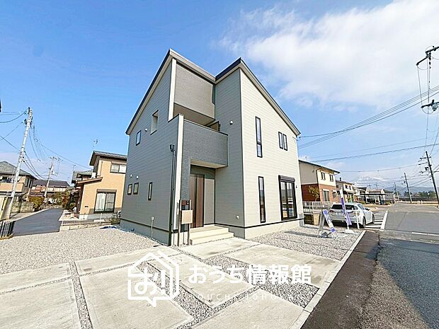 【現地写真(外観)】雨で汚れを落とし、耐久性・耐候性に優れた外壁を使用しています。