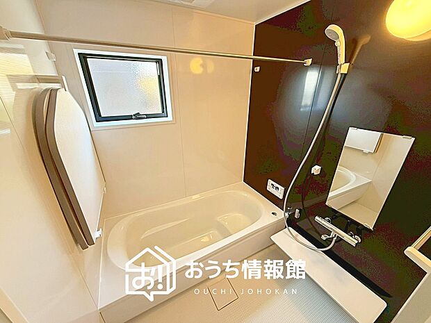 【現地写真(浴室)】浴室暖房乾燥機付き。1坪タイプで広々です。