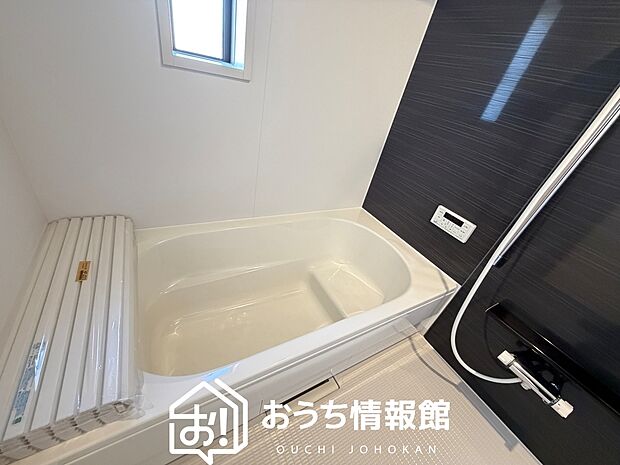 【現地写真(浴室)】浴室暖房乾燥機付き。1坪タイプで広々です。