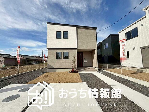 【現地写真(外観)【C号地】】軽くて火災に強い屋根材を採用し、地震時の建物への負担や揺れを軽減しています。