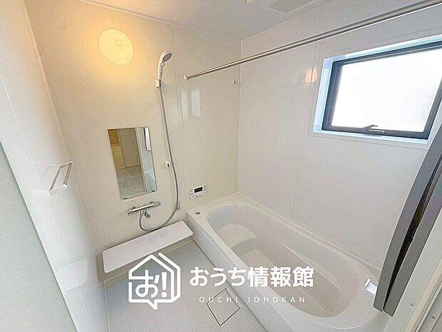 【現地写真(浴室)】浴室暖房乾燥機付き。1坪タイプで広々です。