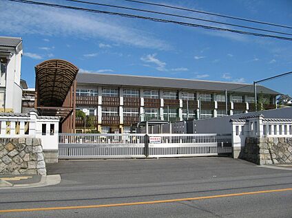 伊賀市立嵩広中学校 4900ｍ(徒歩62分)