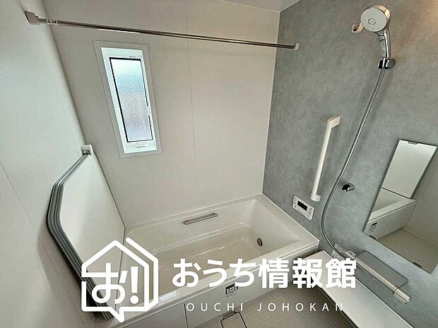 【現地写真(浴室)】浴室暖房乾燥機付き。1坪タイプで広々です。