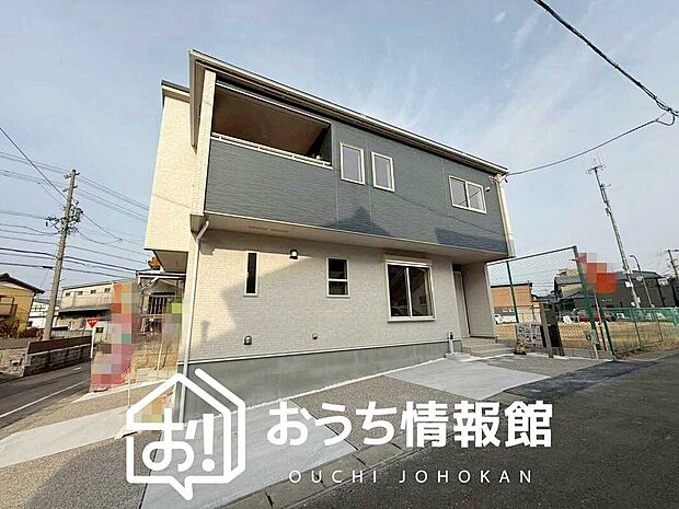 【現地写真(前道含む外観)】健康被害に配慮したもっとも安全性の高い建材を採用し、シックハウス対策をしております。