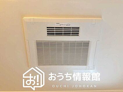 電気式浴室暖房換気乾燥機
