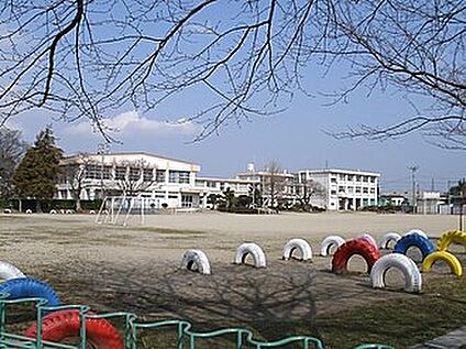 亀山市立川崎小学校 1700ｍ(徒歩22分)