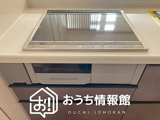 【ビルトインコンロ】フラットな構造で清掃性が高く、過熱防止センサー付３口タイプで日頃の家事も快適です。