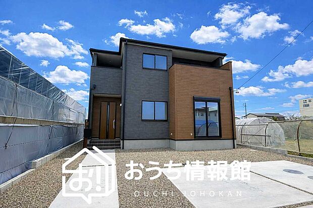 【現地写真(外観)】雨で汚れを落とし、耐久性・耐候性に優れた外壁を使用しています。