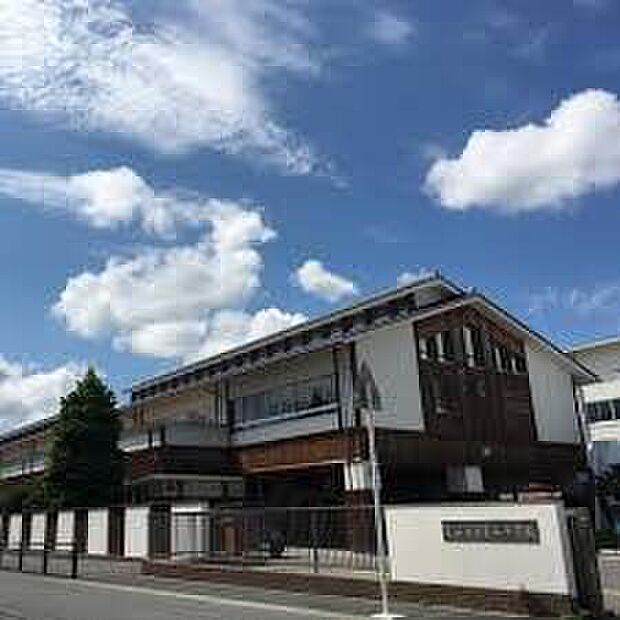 亀山市立亀山中学校（約1,900m）