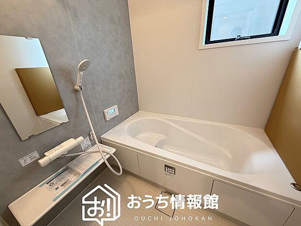 【現地写真(浴室)】浴室暖房乾燥機付き。1坪タイプで広々です。