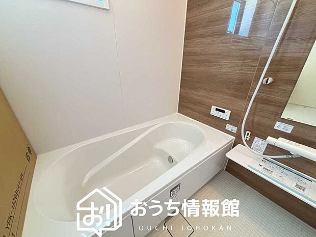 【現地写真(浴室)】浴室暖房乾燥機付き。1坪タイプで広々です。