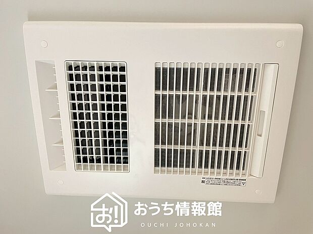 【浴室暖房換気乾燥機】サイドブロー機能で、乾燥効率アップです。
サイドに吹き出しを搭載することにより浴室内を端まで循環する気流ができ、さらに省エネ性能がアップします。