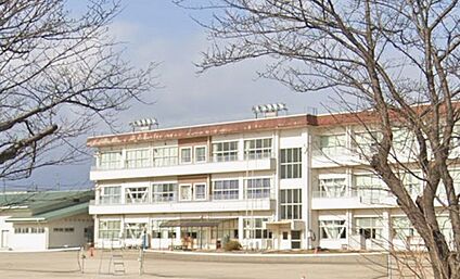 四日市市立楠中学校 1500ｍ(徒歩19分)