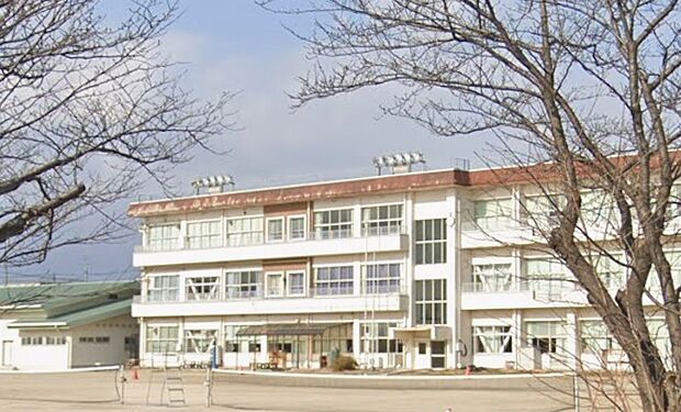 四日市市立楠中学校（約1,500m）