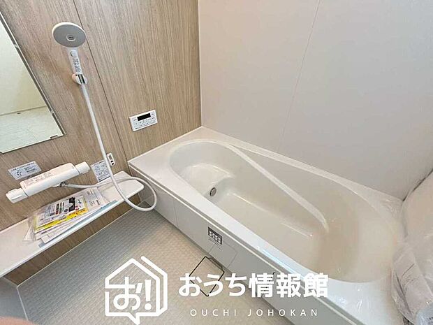 【現地写真（浴室）】浴室暖房乾燥機付き。１坪タイプで広々です。