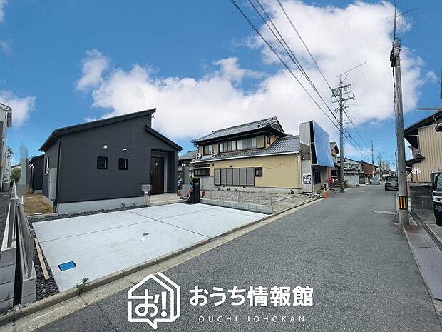 【現地写真（前道含む外観）】健康被害に配慮したもっとも安全性の高い建材を採用し、シックハウス対策をしております。