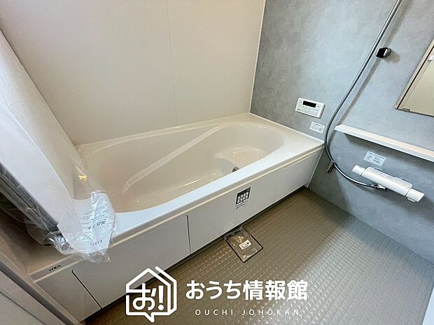 【現地写真(浴室)】浴室暖房乾燥機付き。1坪タイプで広々です。