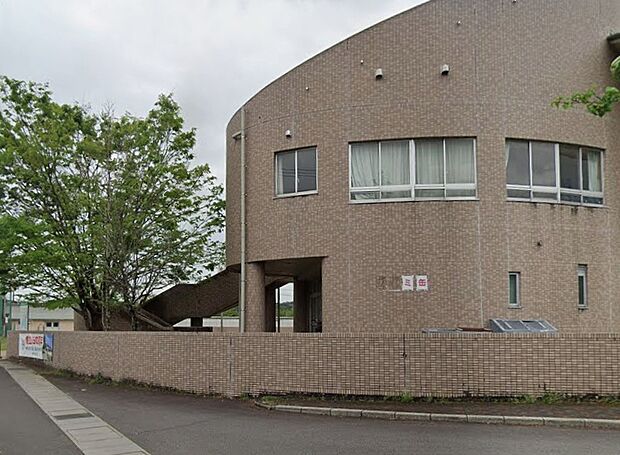 亀山市立亀山中学校(約1,600m)