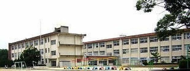 四日市市立大谷台小学校(約590m)