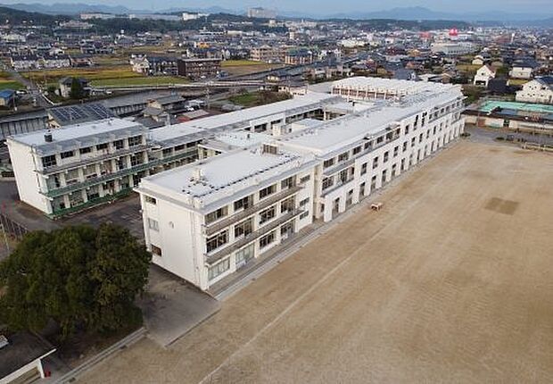 美濃加茂市立西中学校(約4,000m)
