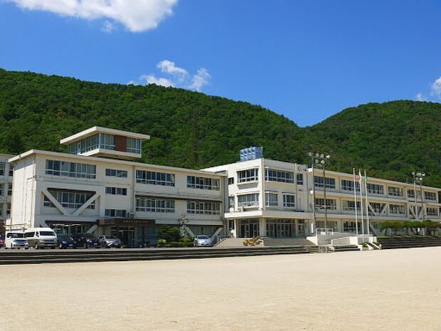 各務原市立鵜沼中学校(約700m)