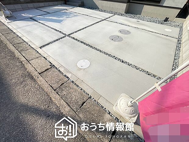 【現地写真(駐車場)】駐車スペースが広く、運転が苦手な方も安心です。