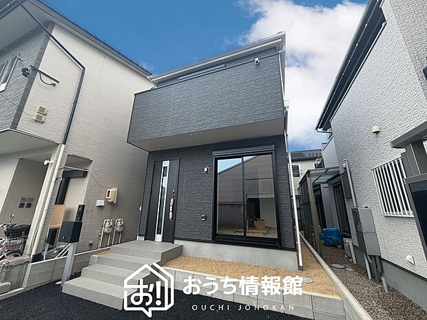 【現地写真(外観)】雨で汚れを落とし、耐久性・耐候性に優れた外壁を使用しています。