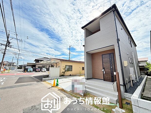 【現地写真(前道含む外観)】健康被害に配慮したもっとも安全性の高い建材を採用し、シックハウス対策をしております。