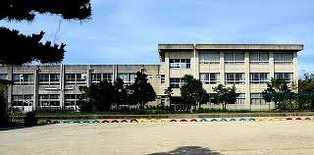 四日市市立富洲原小学校(約450m)