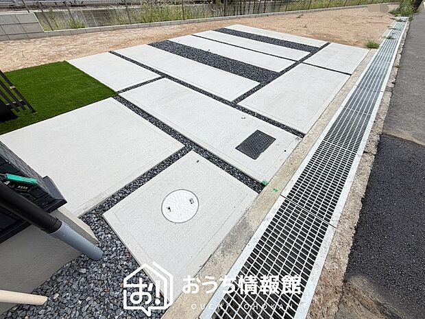 【現地写真(駐車場)】駐車スペースが広く、運転が苦手な方も安心です。