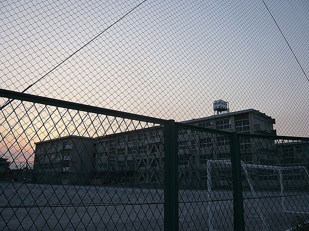 岐阜市立精華中学校(約2,600m)