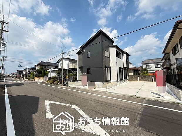 【現地写真(前道含む外観)】健康被害に配慮したもっとも安全性の高い建材を採用し、シックハウス対策をしております。