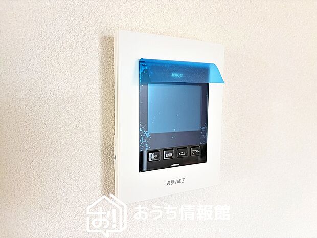 【TVモニター付インターホン】来訪者を画像と音声で確認できる、防犯性に優れた安心のシステム。
スッキリしたデザインで、誰でも簡単に操作できます。